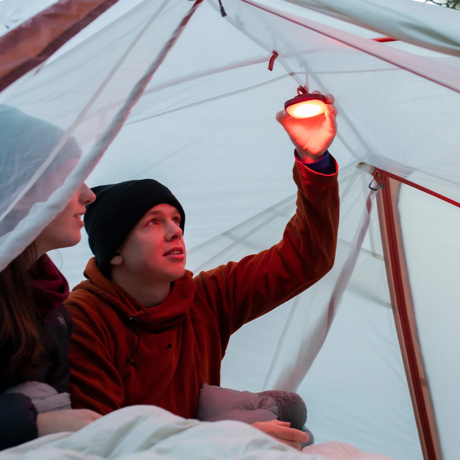 2 people hanging the 300 lumen ampex tent light in their tent